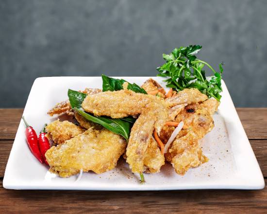 29C. House Special Chicken Wings / Cánh gà chiên 招牌炸雞翼